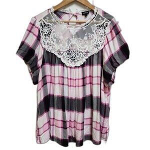 Torrid Top Womens 3X Pink Purple Plaid Crinkle Gauze Crochet Lace Short Sleeve